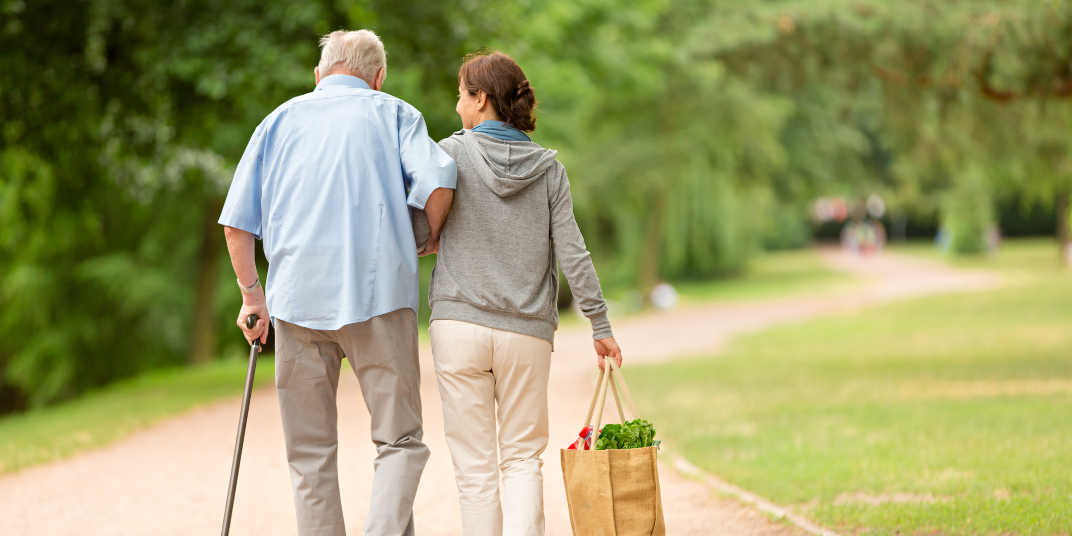 Mensen doen samen boodschappen
